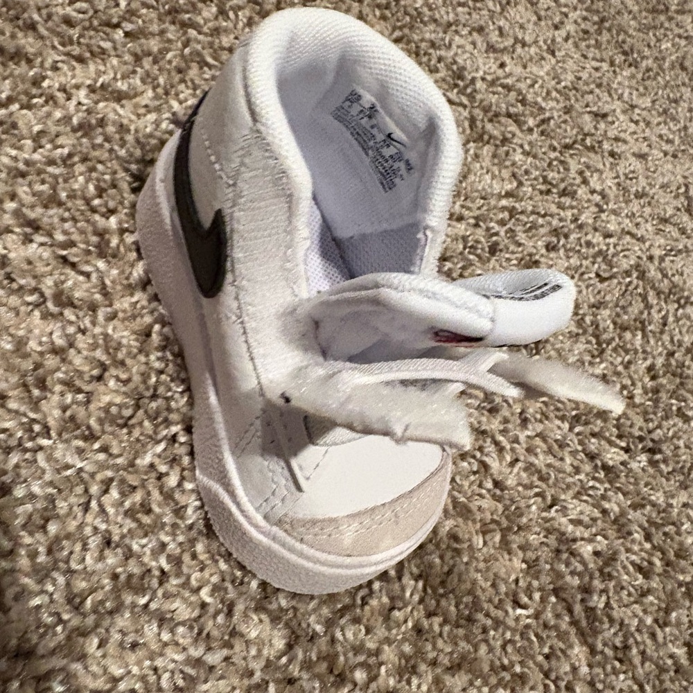 Nike Baby Walker Shoes in White and Black - Picture 3 of 4